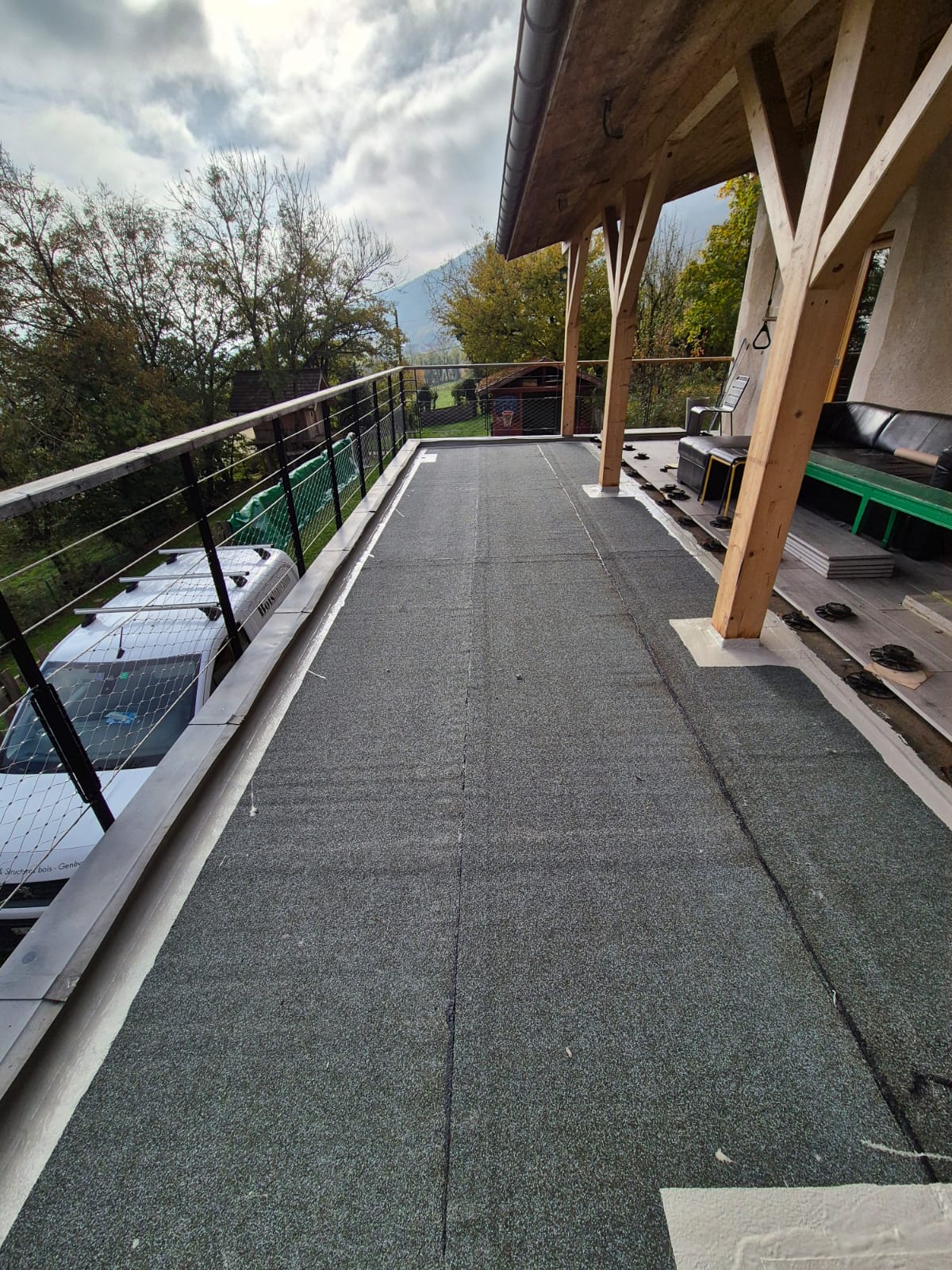 Pose de bitume sur balcon pour protéger des infiltrations