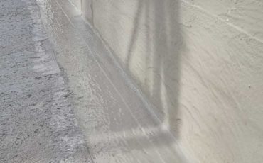 Etanchéité de pied de façade en résine bi-composante